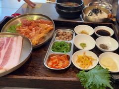 -围炉肉舍•炭烤活鳗•丹东海鲜烤肉(步行街店)