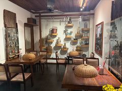 -Cuc Gach Quan Restaurant