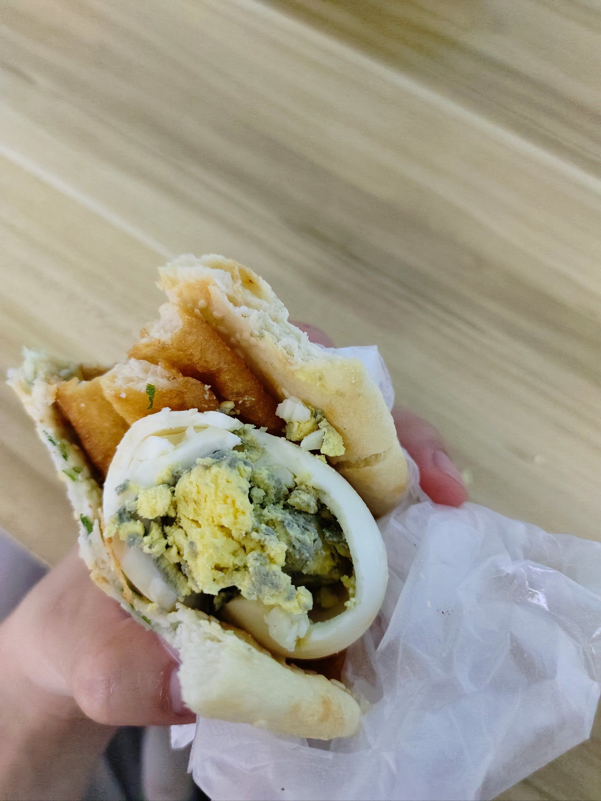 大清早来上这样一副烧饼油条夹鸡蛋,香迷糊