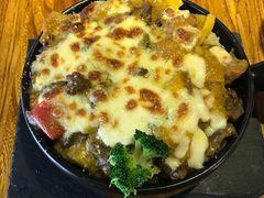 咖喱芝士牛柳饭-more than meow吴止猫主题餐厅(承德 中船汇店)