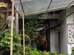 -Cuc Gach Quan Restaurant
