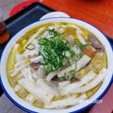本地人把羊肉泡当早餐吃