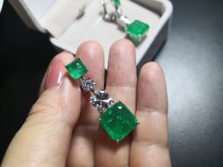 -北京七彩云南翡翠珠宝旗舰店(月坛店)