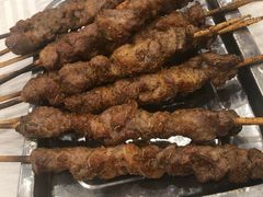 现穿羊肉串-常赢三兄弟·清真涮肉·清真炒菜(朝阳新城店)