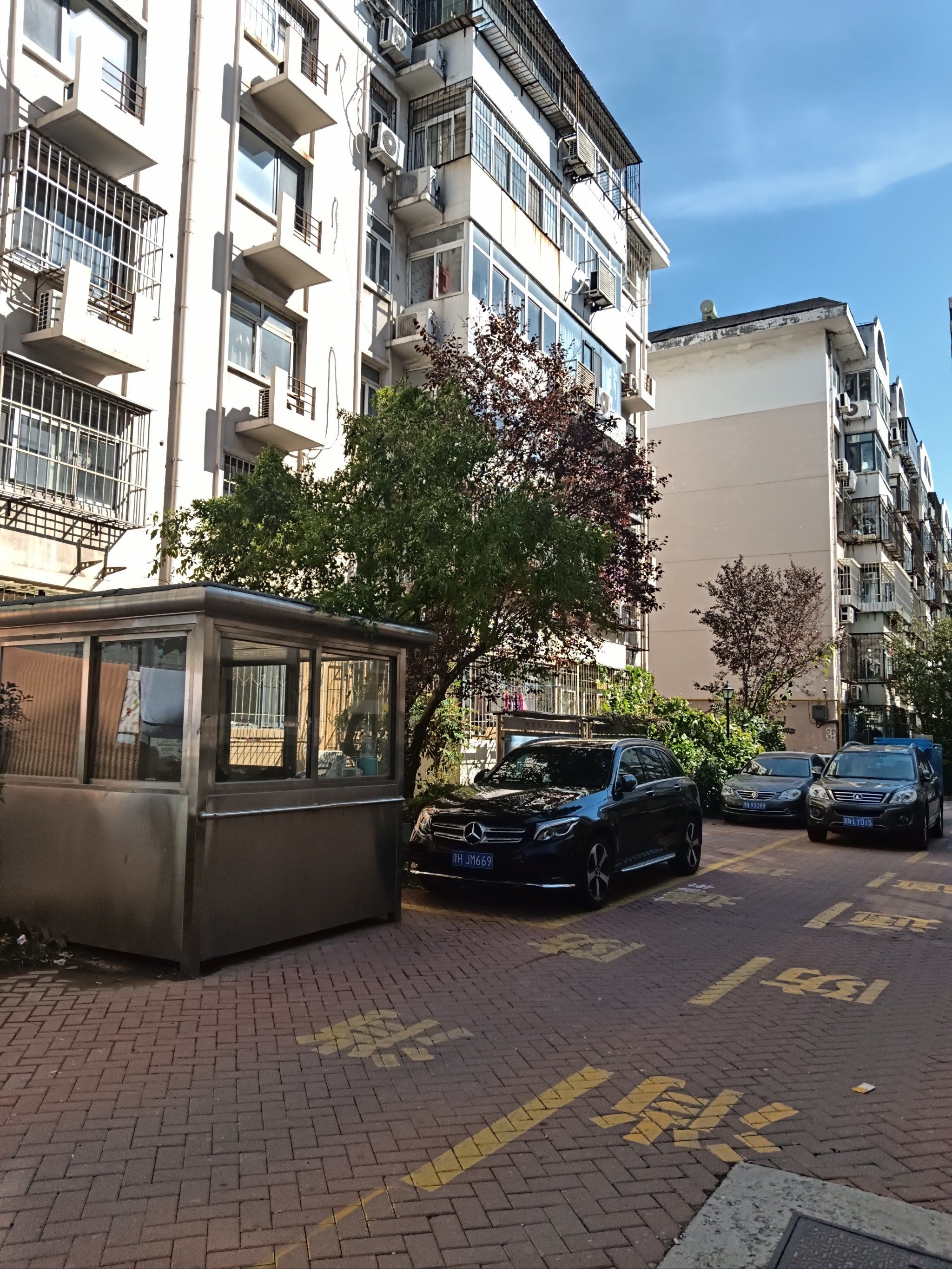 地铁站附近的小区