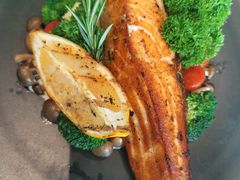 -Chom Cafe and Restaurant