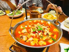 -老滇山寨•云南特色菜•地方菜•民族风情歌舞表演(金碧店)