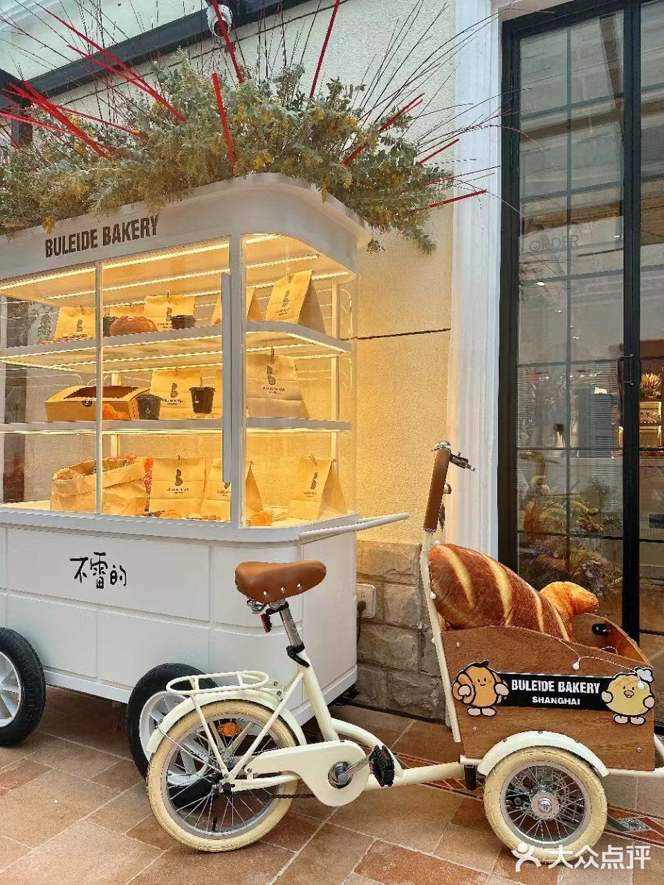 上海超火的面包店揭秘：不雷的面包，美味与创意的完美结合！
