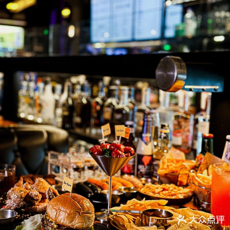 我居然在酒吧撑到扶墙出⁉️