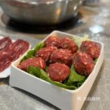 发现一家吃牛肉火锅的宝藏之地。牛肉都是现点先切