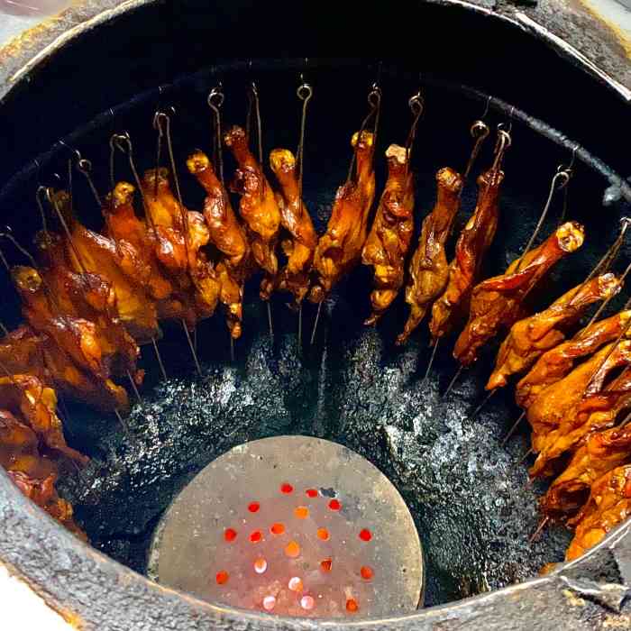 马家烤鸡腿鸡翅"来了好几趟了,总是漫长的队伍,一个小时也.