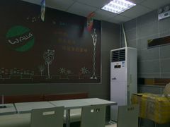大堂-华莱士·全鸡汉堡(湛江新华店)