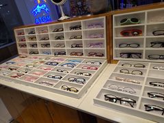 -MiRi眼镜连锁·蔡司·尼康控优点合作店(莘庄店)
