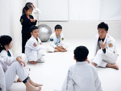 -菠萝格斗巴西柔术训练馆