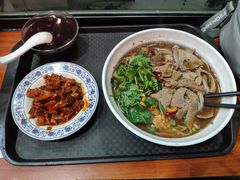 -爆炸头阿姨小四川正宗川味小吃(无任何分店)