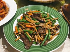 茶树菇炒牛肉-凤阁楼果木烧鹅(鹤山陈山店)