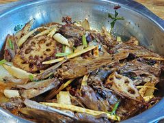 主打的干锅鸭头-安诚居干锅鸭头(八角店)