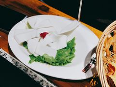 -老牌坊云南鱼豆花火锅(哈西万达店)
