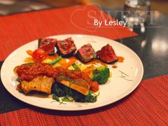 碳烤菲力牛排配香煎海鲈鱼-WOLFGANG PUCK KITCHEN & BAR(迪士尼小镇店)