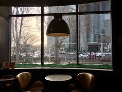 靠窗位-麦当劳(南京路2店)