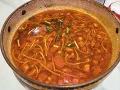 -毛辣果·贵州红酸汤牛肉火锅(西单店)