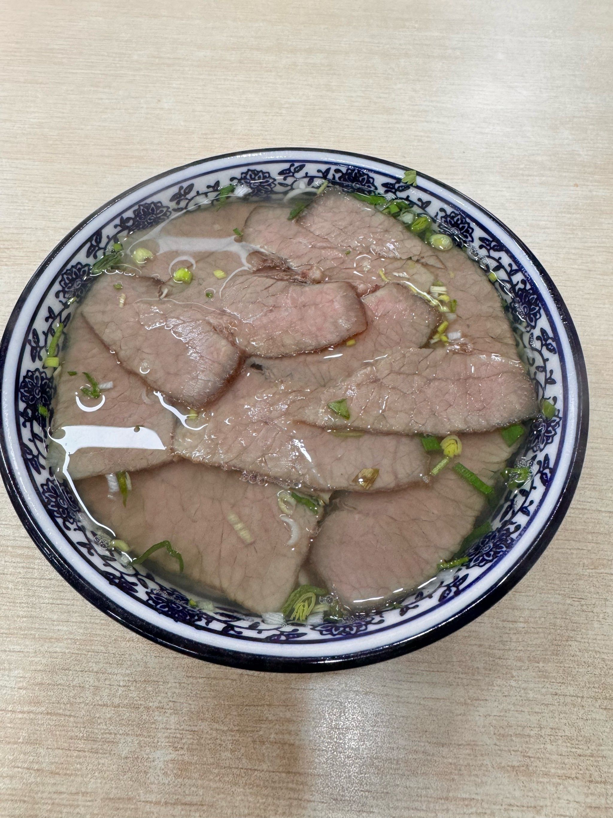 一碗加了牛肉的兰州拉面