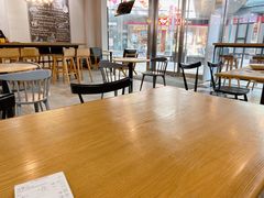 大堂-HELLO 27 意面·沙拉·帕尼尼