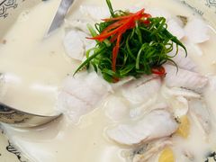 翡翠浓汤浸鲈鱼-中国大酒店·食街