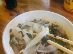 生烫➕卤味宽粉-王记生烫牛杂面馆(兰陵路店)