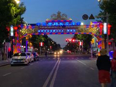 -布尔津河堤夜市