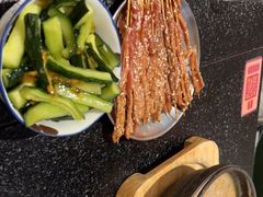 -何妹湿辣牛肉·粤式烧烤砂煲(桂雅路店)