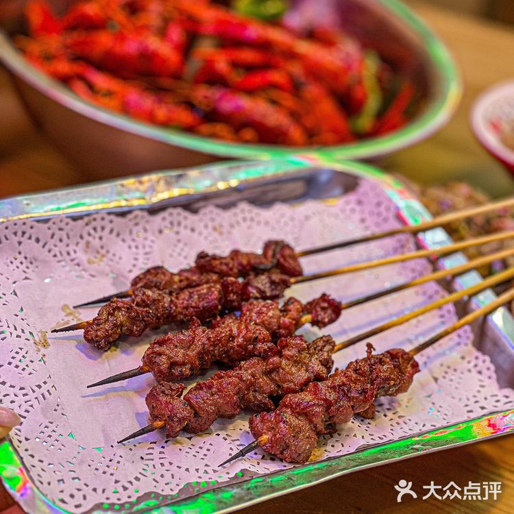 这家店的小龙虾真的… 太大了 到了夏天 龙虾都长成熟了