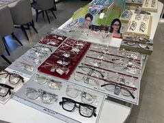 -博士眼镜集团石人工眼镜(虹口万泰店)