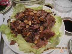 黄泥喂蹄-肘子&nbsp;服务员推荐的&nbsp;&nbsp;&nbsp;肉很嫩-无名居(西直门总店)