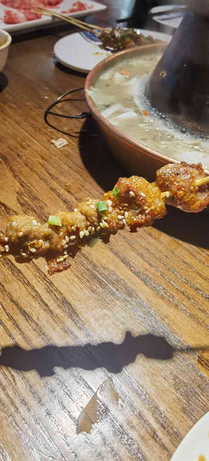 老北京涮羊肉(宝龙广场店"中午去的,都没什么人.服务员就一个,味道.