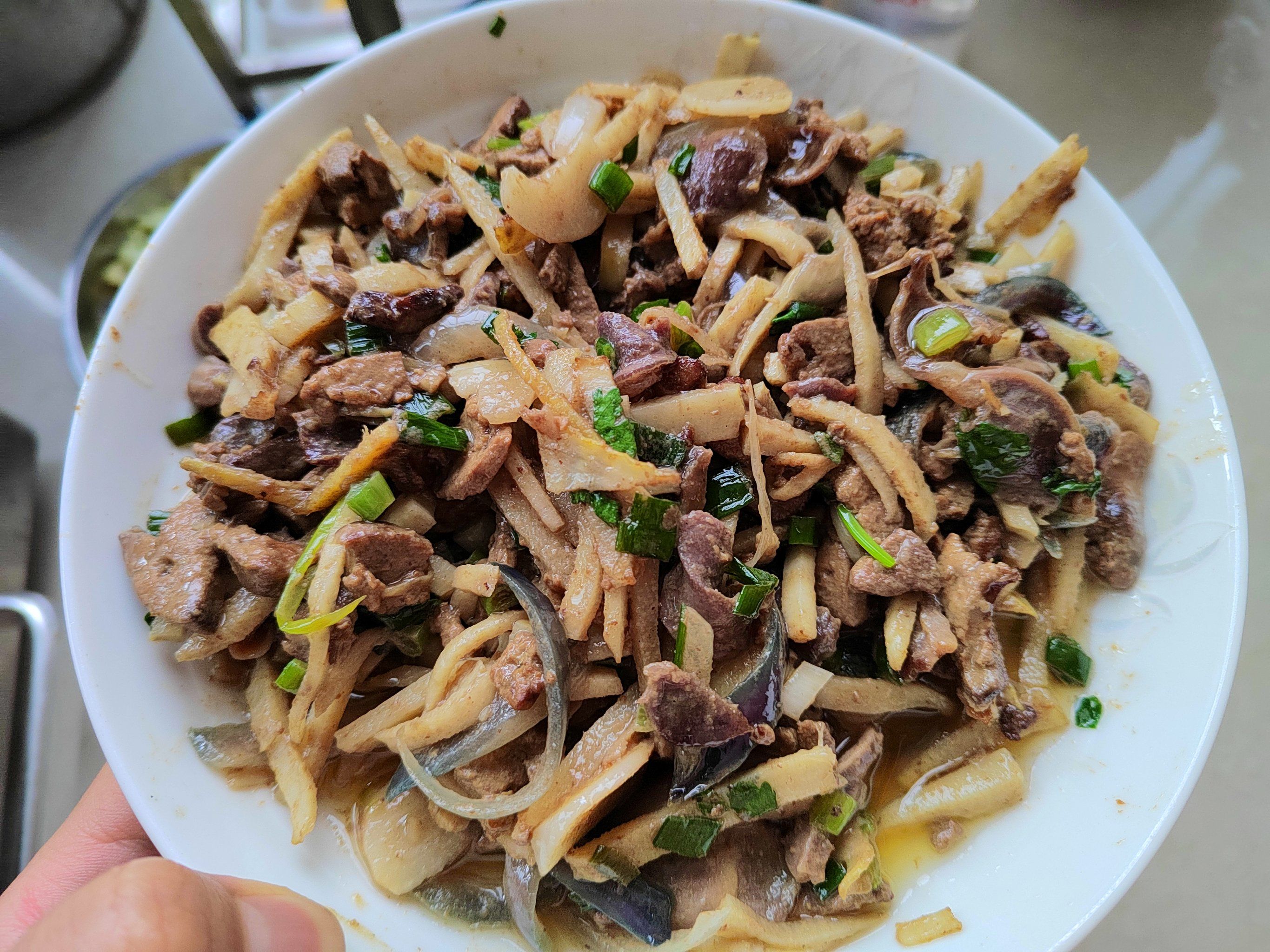 鲜笋洋葱炒鸡杂