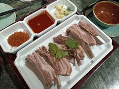 小份的手抓羊肉。-东方亚克西餐厅(西康路店)