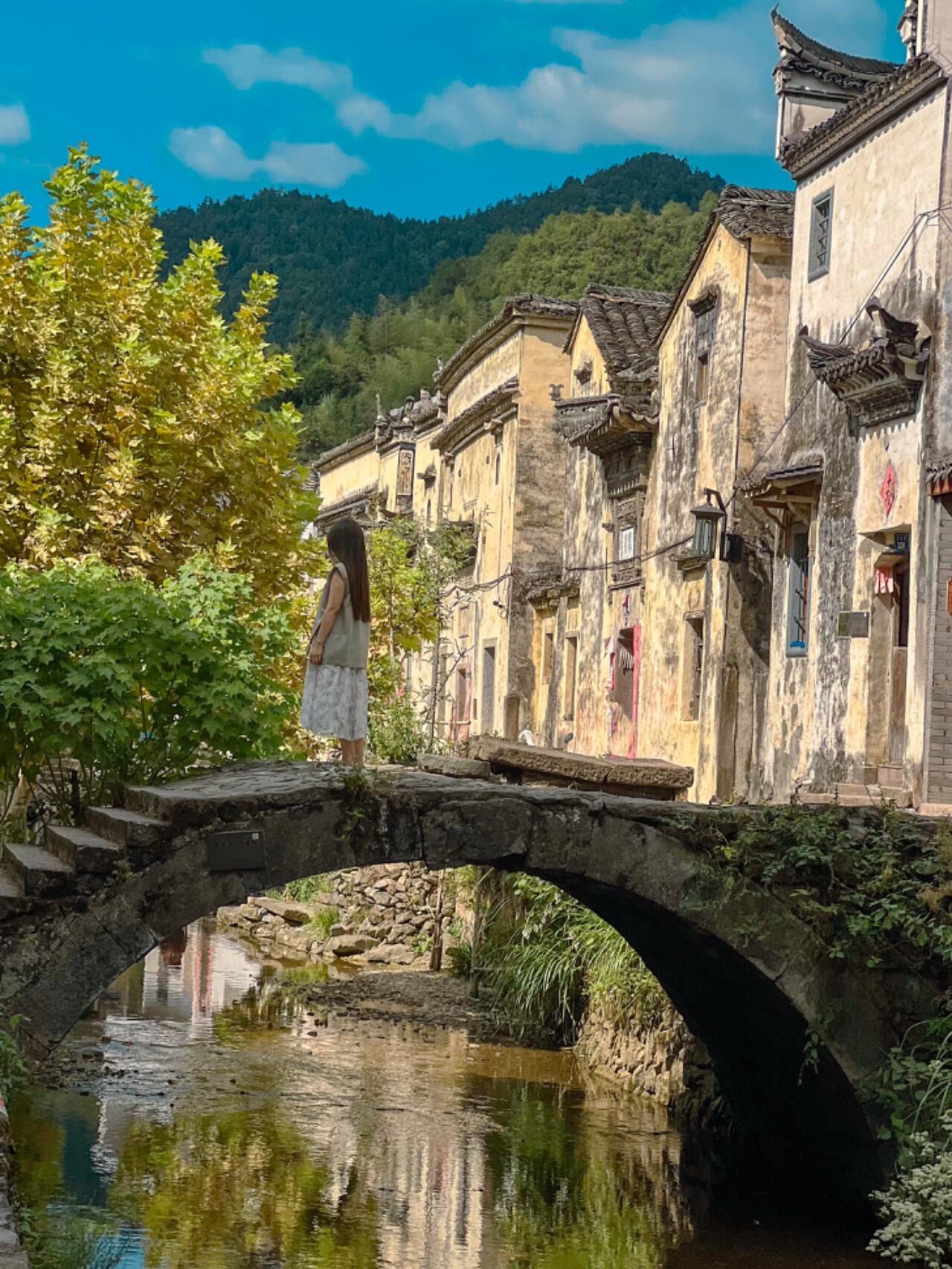 在千岛湖的西隅,隐匿着一座拥有 800 余年历史的古村落