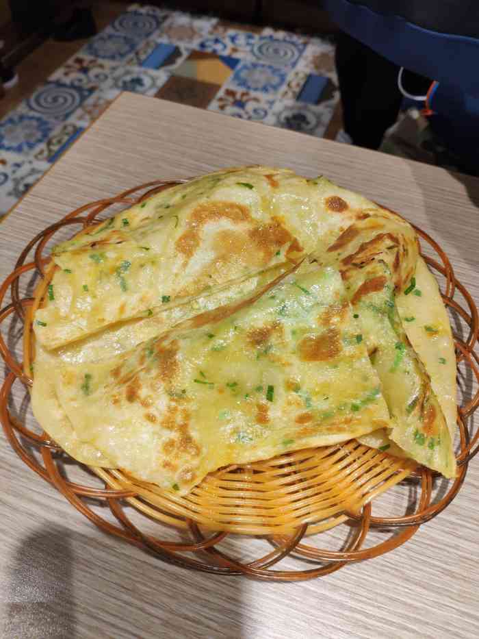 砂锅王老油饼-"国民街靠近花园街的位置,砂锅油饼主打,环.