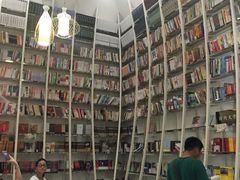 -钟书阁(松江泰晤士小镇店)