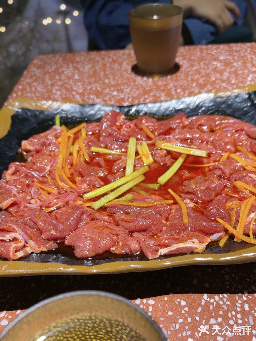 云南火锅以其独特的口味和丰富的食材令人流连忘返