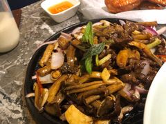 鸡枞菌炒牛柳粒-港丽餐厅