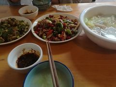 -茅屋大酒店
