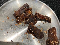 -何妹湿辣牛肉·粤式烧烤砂煲(桂雅路店)