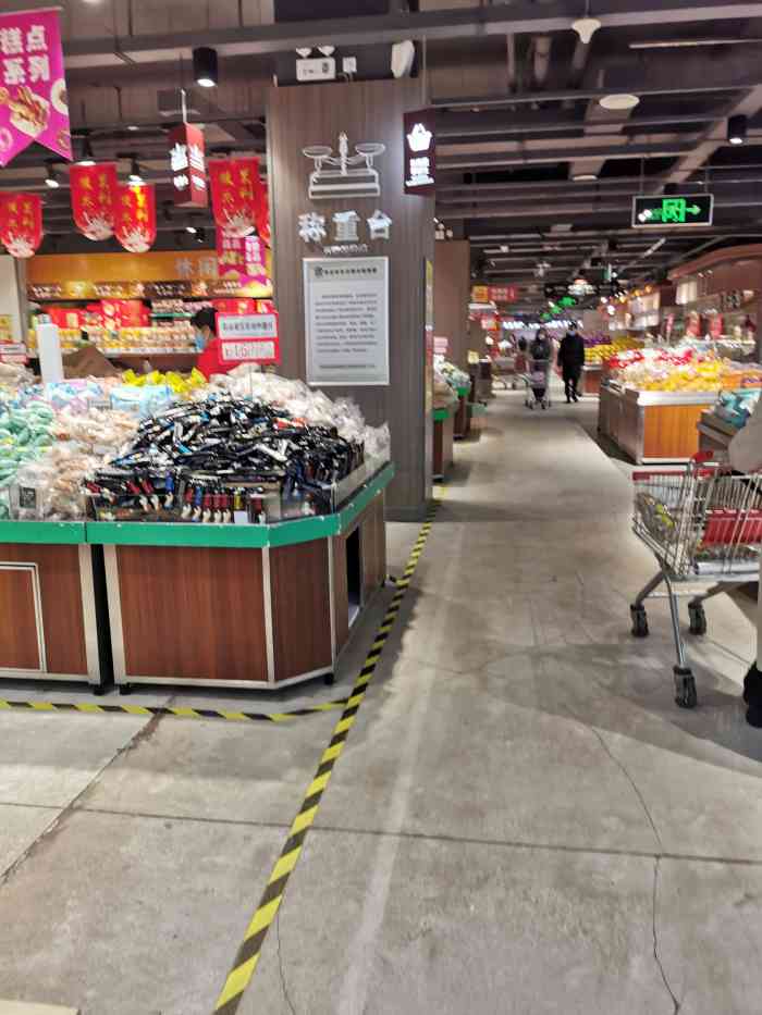 新西亚购物广场-"县城里最全面的购物中心了,环境:商场.