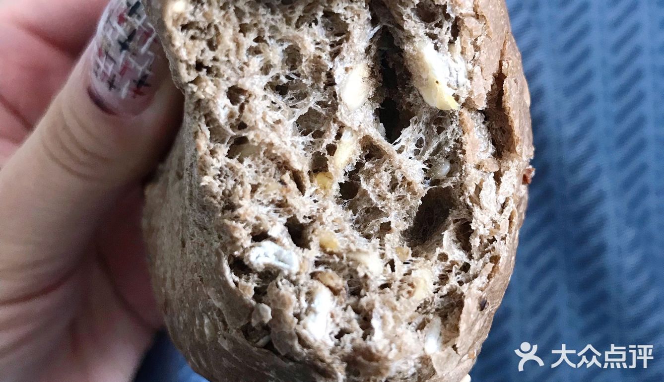 《奇亚籽蔓越莓面包》面包整体不甜