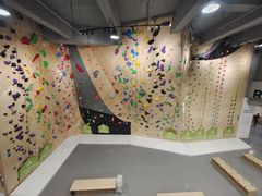 -ROCKPLUS攀岩馆(环宇城店)