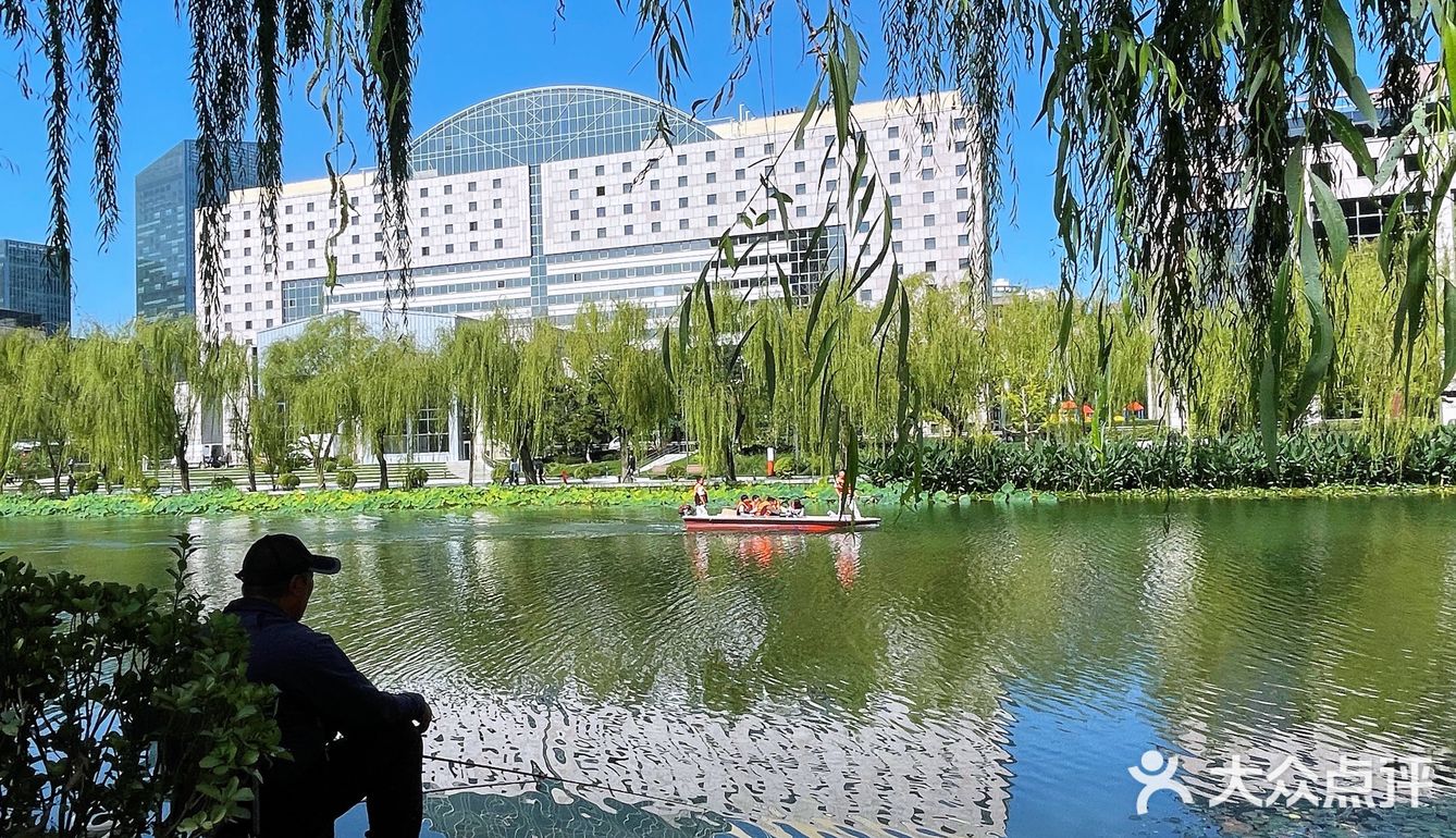 亮马河河畔遛弯儿好去处
