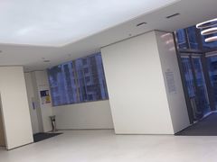 -卡罗酒店(东门晒布地铁站店)