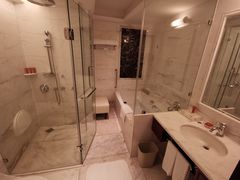 -深圳富苑皇冠假日套房酒店